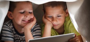 Çocuklara tablet verirken bir daha düşünün