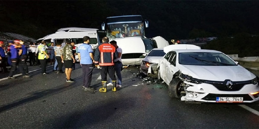 31 Araç Birbirine Girdi:1 Ölü 14 Yaralı