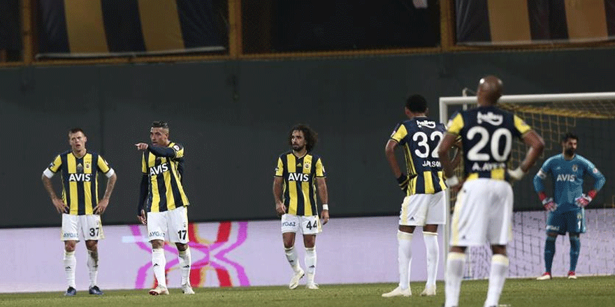 Fenerbahçe, Ümraniyespor'a yine yenilerek Türkiye Kupası'ndan elendi