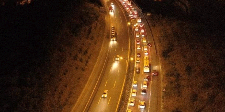 Kocaeli'de dönüş yoğunluğu: trafik durma noktasına geldi