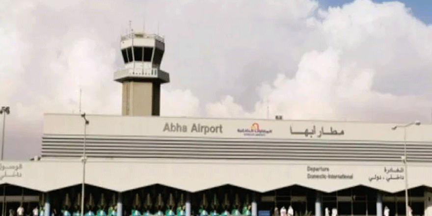 Suudi Arabistan'ın güneyindeki Abha Havalimanı'na bir füze düştü.