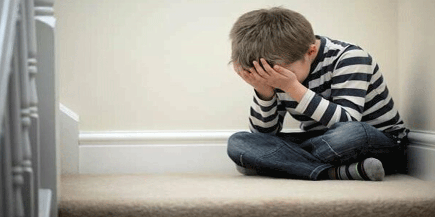 Çocuklarda depresyon neden olur? Tedavisi sağlanmazsa yetişkinlikte de devam ediyor!