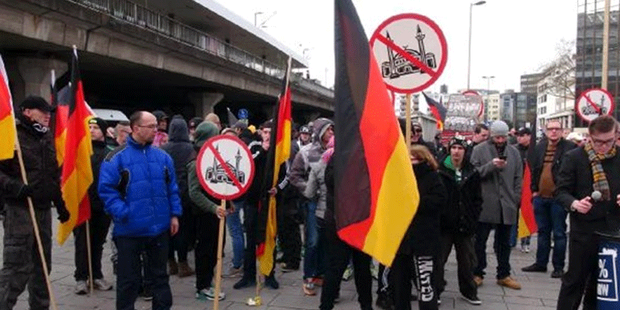Psikolog Sarıkaya: Avrupa'daki ırkçı saldırılar Müslümanları tedirgin ediyor