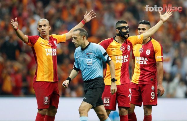 Galatasaray Fenerbahçe derbisinde Cüneyt Çakır'ın Performansı