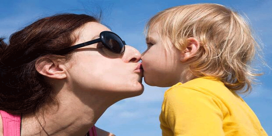 Çocukları dudaktan öpmek psikolojik ve cinsel gelişimleri açısından sakıncalı mı?