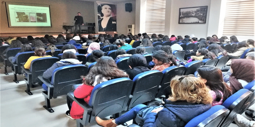 ADÜ-Genç konferansları ile farkındalık oluşturuyor