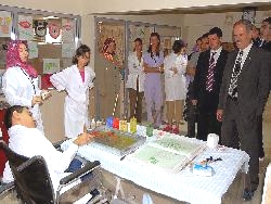 Engelli Öğrenciler Ebru Yapıyor