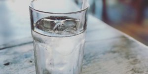 15 yıldır su içememesinin sebebi psikolojik çıktı