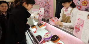 Sevgililer Günü: Japon kadınlar, erkek iş arkadaşlarına artık zorla çikolata almak istemiyor