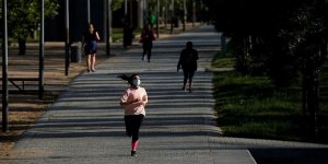 İspanya'da mesafe ve saat kısıtlamalı spor izni