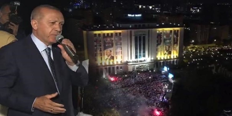canli-cumhurbaskani-erdogan-balkon-konusmasi-yapiyor-11779860.jpeg