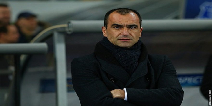 roberto-martinez-on-the-sidelines.jpg